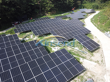 Bodensolaranlage mit Betonfundament