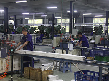 Bestellungen von Zubehör für die Dachmontage von Solaranlagen in Thailand in großen Mengen haben stark zugenommen.